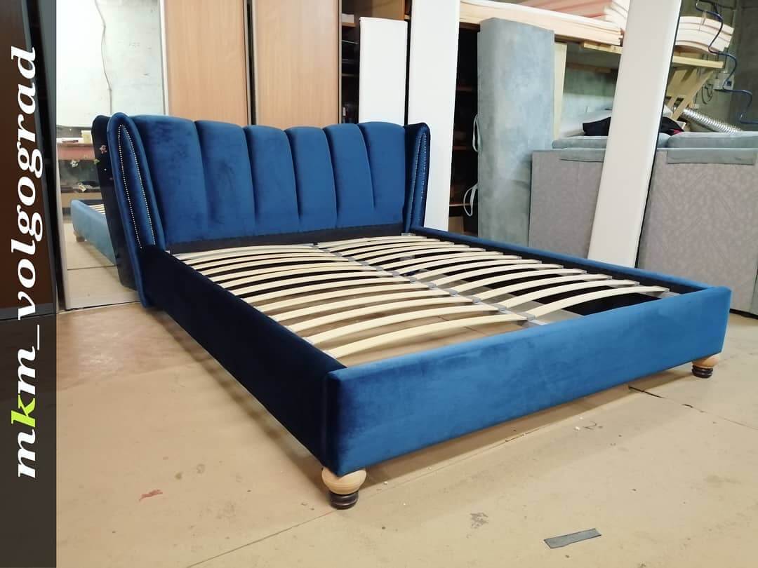 кровать синяя